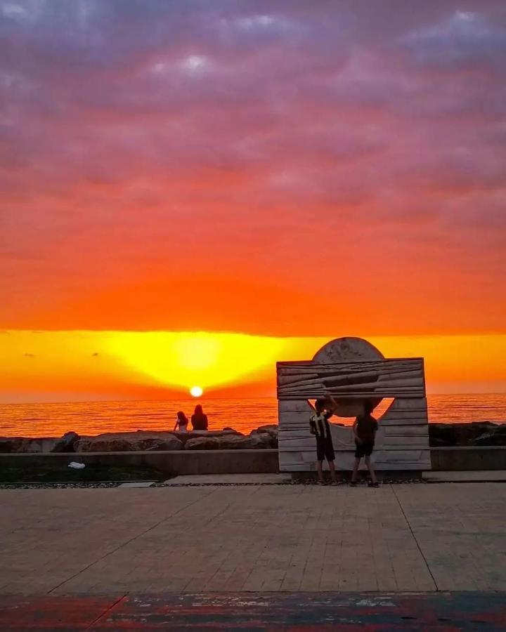 View & More Aparthotel In Batumi Luaran gambar