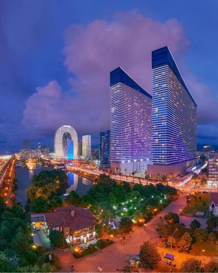 View & More Aparthotel In Batumi Luaran gambar